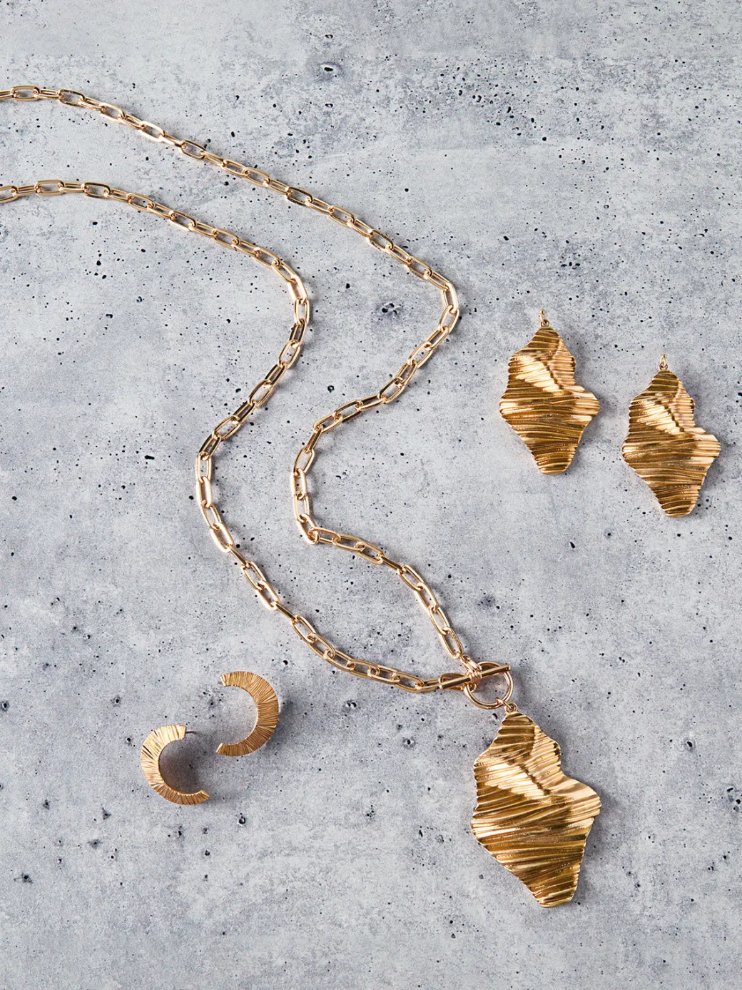 Ripple Textured Warm Necklace|Misook Online