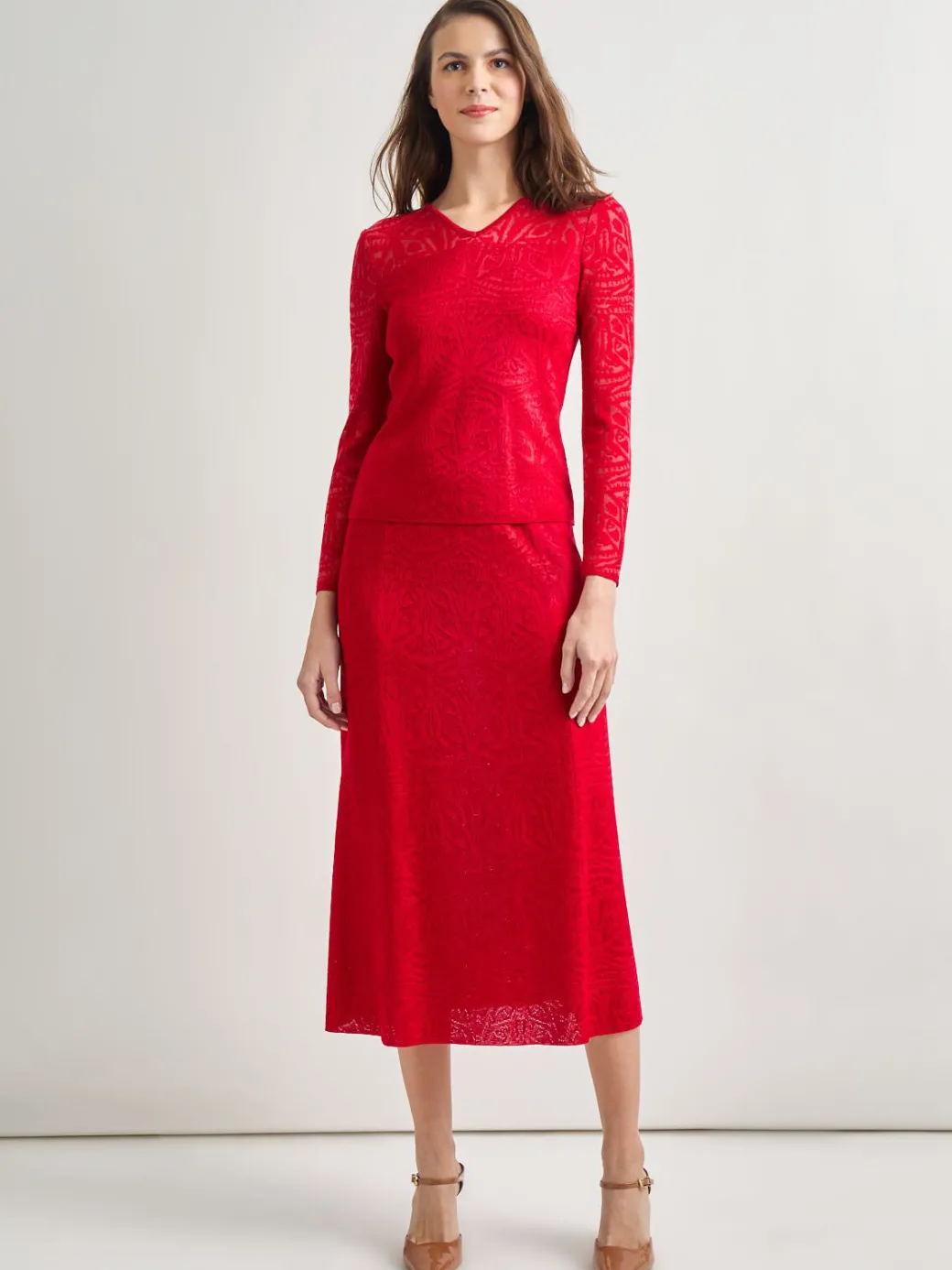 Tonal Patterned V-Neck Burnout Knit Top|Misook Clearance